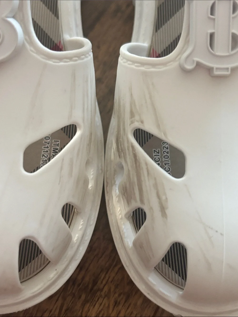 Burberry Kids Jenna Cutout Rubber Jelly Shoes Sandals in White with Logo Size 28